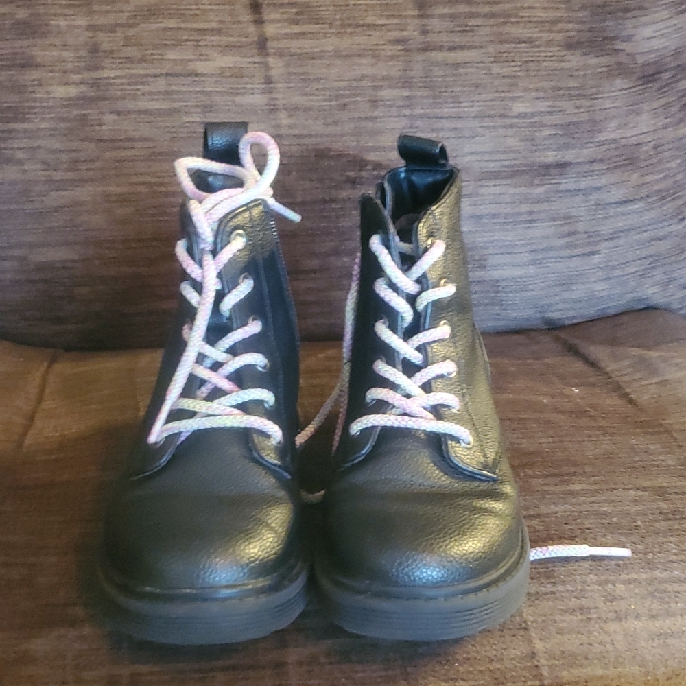 Black Leather Boots with Multicolor Laces